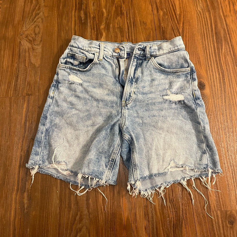 Hi-rise frayed blue jean shorts. Size 5